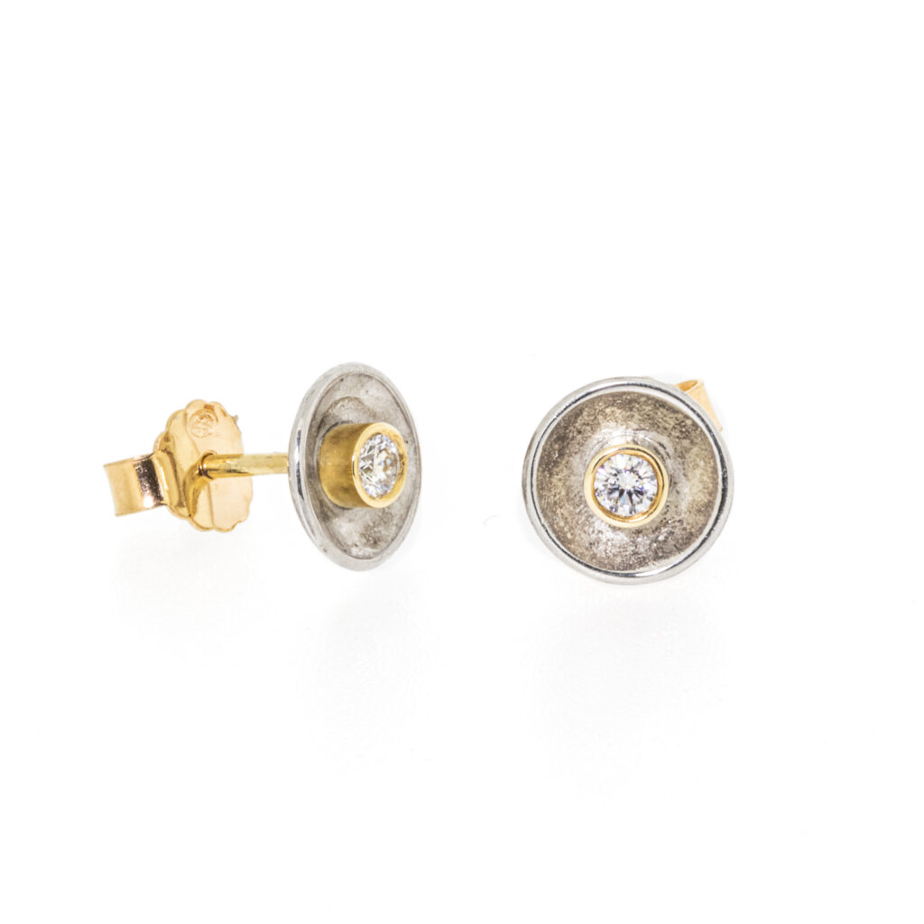 concave, disc, diamond, rub-over, 18ct gold, owen and jones, hungerford 23400006